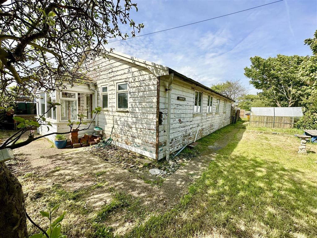 Front and garden.JPEG