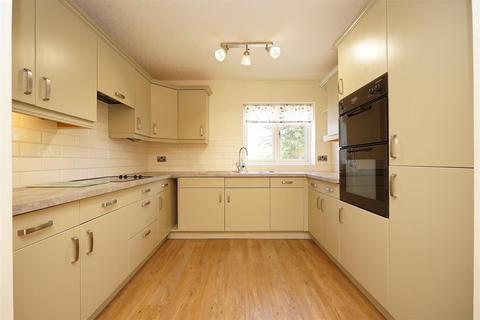 2 bedroom flat to rent, Berners Close, Grange-Over-Sands