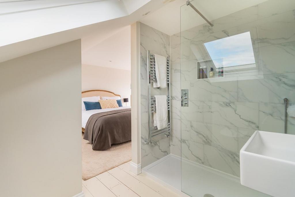 DAORKCOTSREVAH31 - Ensuite A.jpg