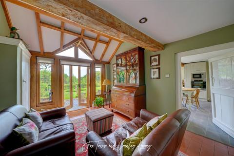 undefined, Kington Court Farm, Flyford Flavell WR7