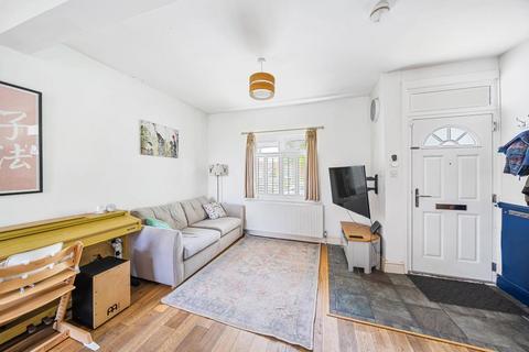 2 bedroom end of terrace house to rent, Queens Road,  Finchley,  N3