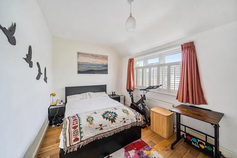 2 bedroom end of terrace house to rent, Queens Road,  Finchley,  N3