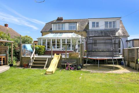 5 bedroom detached house for sale, Dymchurch Road, Romney Marsh TN29