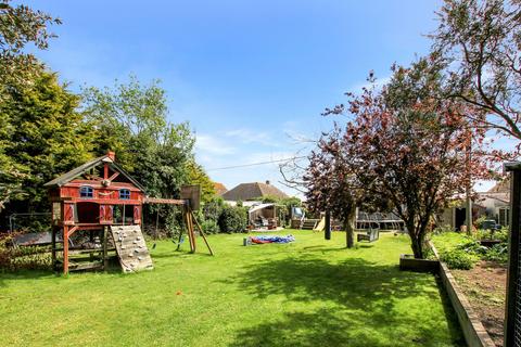 5 bedroom detached house for sale, Dymchurch Road, Romney Marsh TN29