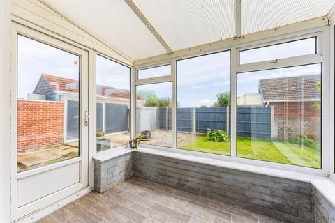 2 bedroom detached bungalow for sale, Holly Avenue, Bradwell