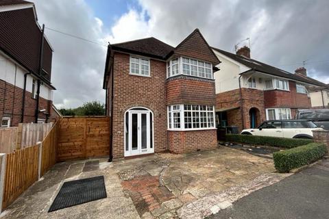 3 bedroom detached house to rent, 19 Hillview Crescent, Guildford GU2