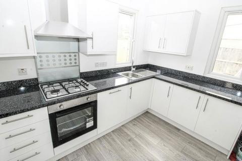2 bedroom flat for sale, Cedar Grove, South Ealing, London, ../., W5 4AT