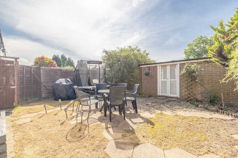 24 Bathurst Walk, Iver, SL0 9AZ
