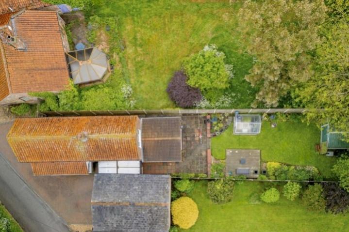 Lrg Christmas Cottage (Cumberworth)-3