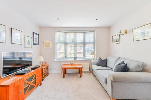 16 Amy Road, Oxted, RH8 0PX