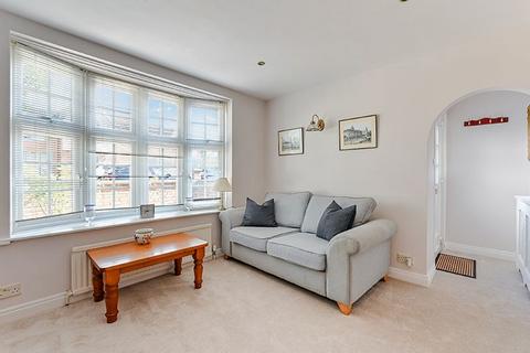16 Amy Road, Oxted, RH8 0PX