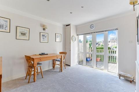 16 Amy Road, Oxted, RH8 0PX