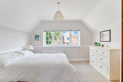 16 Amy Road, Oxted, RH8 0PX