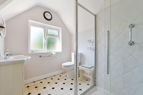 16 Amy Road, Oxted, RH8 0PX