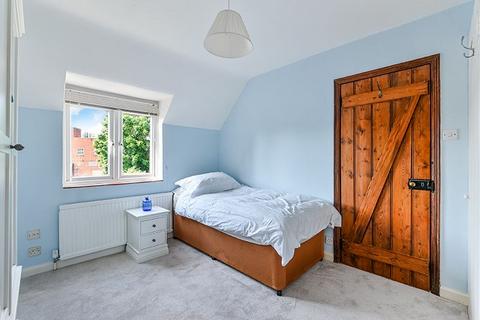 16 Amy Road, Oxted, RH8 0PX