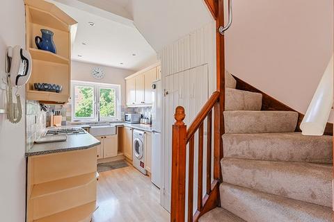 16 Amy Road, Oxted, RH8 0PX