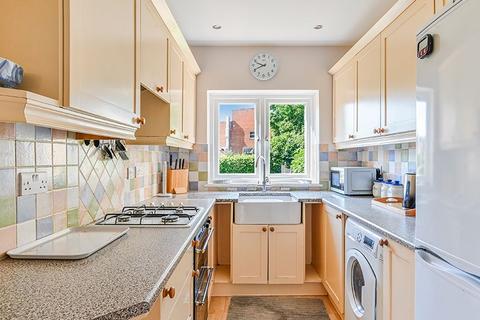 16 Amy Road, Oxted, RH8 0PX