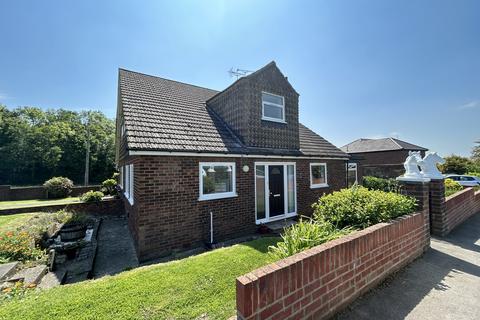 3 bedroom detached house to rent, Hill Court, Chattenden ME3