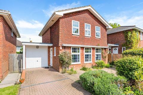3 Bromford Close, Oxted, RH8 9JF