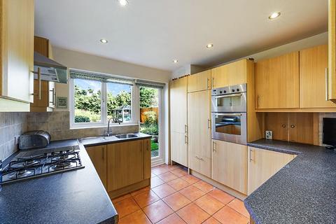 3 Bromford Close, Oxted, RH8 9JF