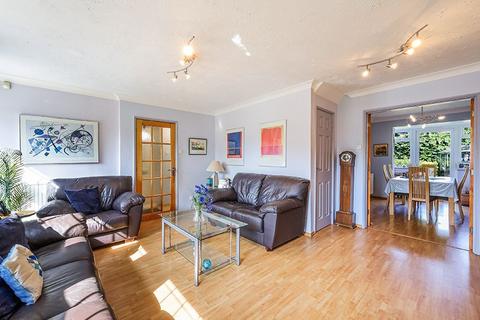 3 Bromford Close, Oxted, RH8 9JF