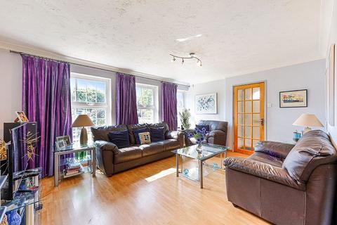 3 Bromford Close, Oxted, RH8 9JF
