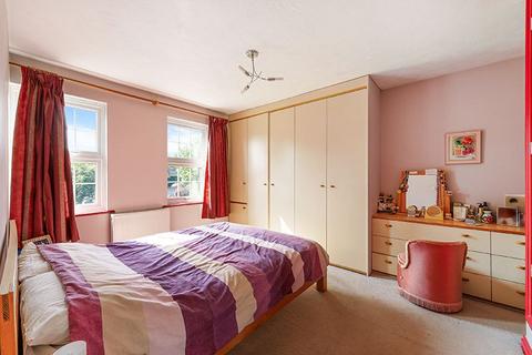 3 Bromford Close, Oxted, RH8 9JF