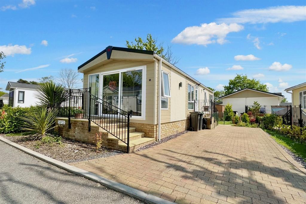 Lytchett Minster 2 bed park home for sale £200,000