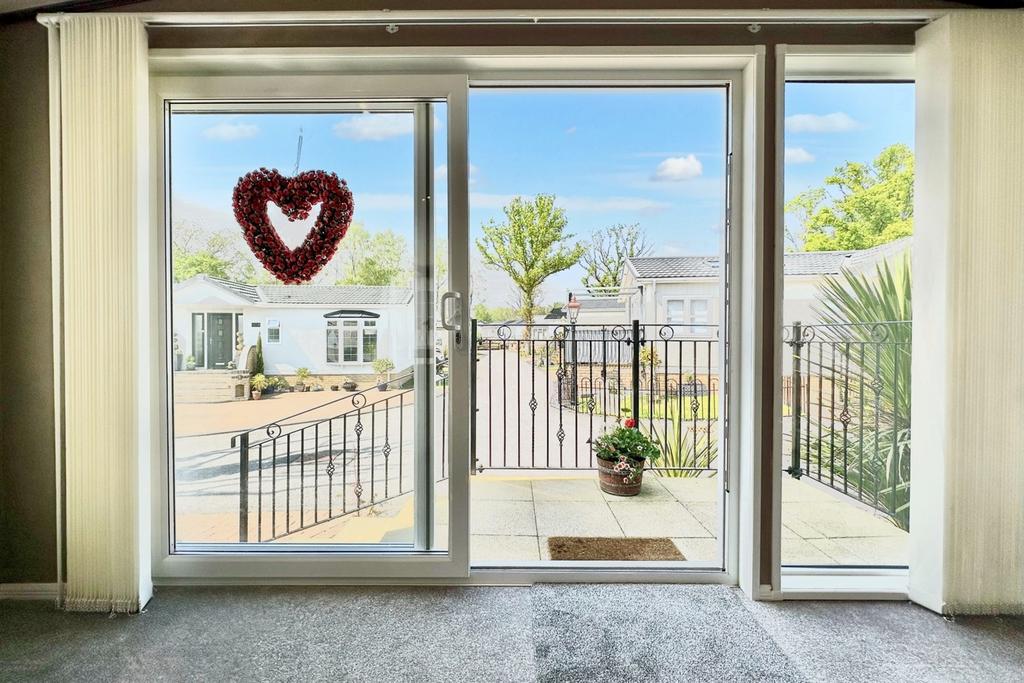 Lytchett Minster 2 bed park home for sale £200,000