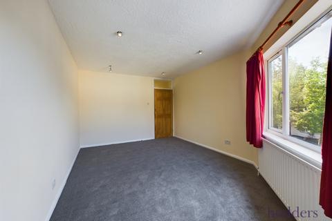 2 bedroom apartment to rent, High Street, Addlestone, Surrey, KT15