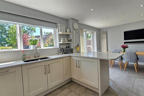 4 bedroom detached house for sale, Foxglove Way, Thatcham RG18