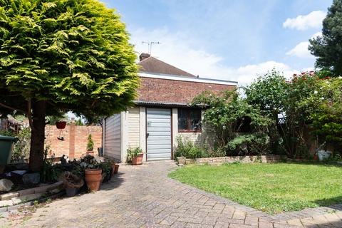1 Heath Close, Stanwell, Staines-upon-thames, TW19 7PL