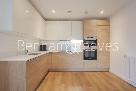 2 bedroom apartment to rent, Plough Way,  Surrey Quays SE16