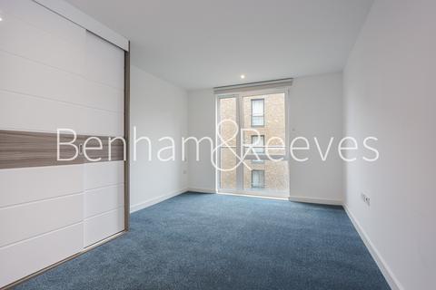 2 bedroom apartment to rent, Plough Way,  Surrey Quays SE16