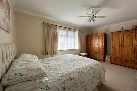 3 bedroom semi-detached house for sale, Staplehurst, Bracknell, Berkshire, RG12
