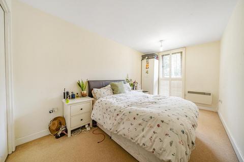 2 bedroom flat for sale, Petergate, Battersea