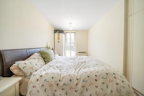 2 bedroom flat for sale, Petergate, Battersea