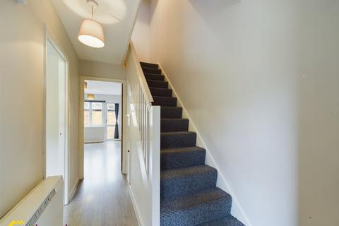 2 bedroom terraced house to rent, Frensham Close, Banbury OX16