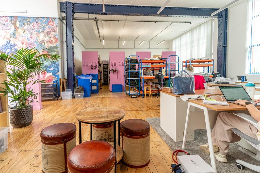 Businessspacetoletglasgow.jpg