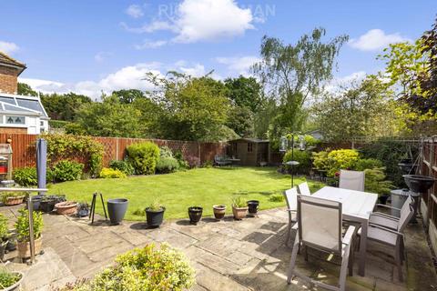 4 bedroom semi-detached house for sale, Humphrey Close, Leatherhead KT22