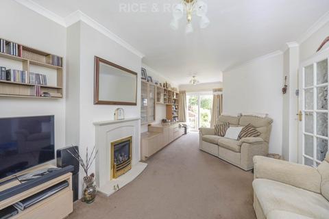 4 bedroom semi-detached house for sale, Humphrey Close, Leatherhead KT22