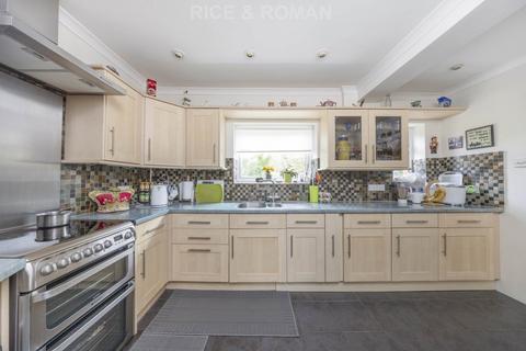 3 Humphrey Close, Fetcham, Leatherhead, KT22 9PZ