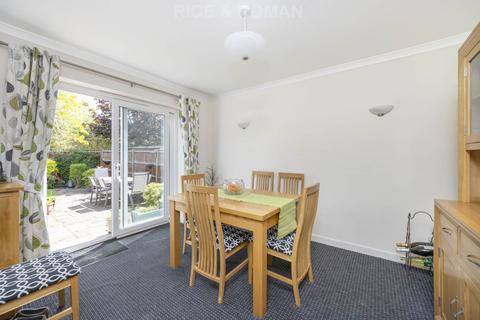 3 Humphrey Close, Fetcham, Leatherhead, KT22 9PZ