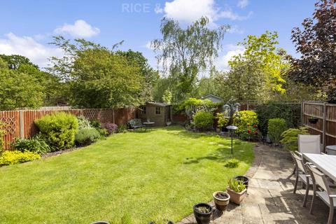 3 Humphrey Close, Fetcham, Leatherhead, KT22 9PZ