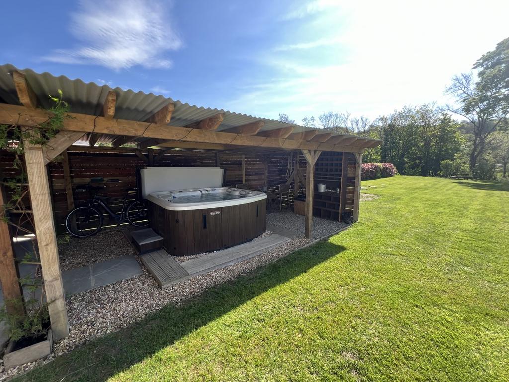 Sheltered Hot Tub area