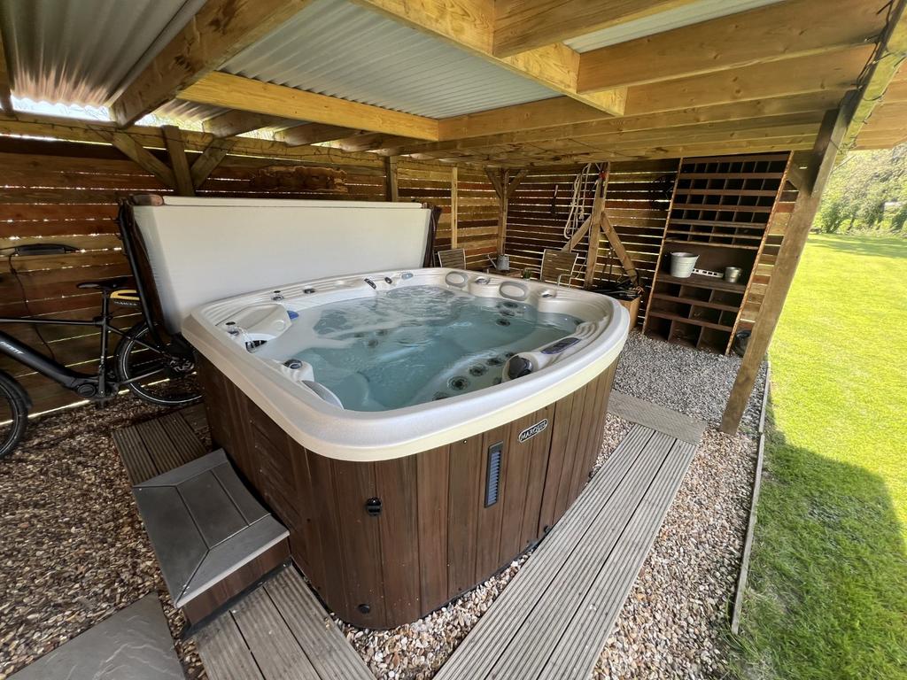 Sheltered Hot Tub area