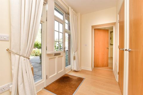 2 bedroom ground floor maisonette for sale, Massetts Road, Horley, Surrey