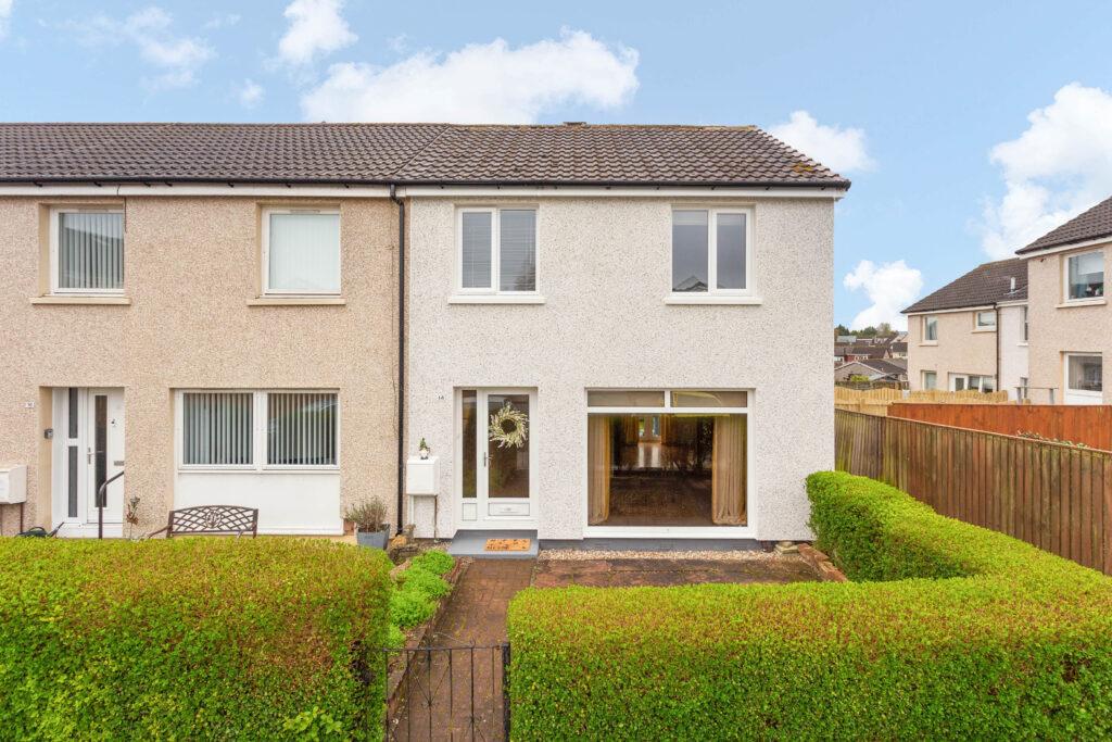 Balmoral Place, Stenhousemuir, FK5 3 bed end of terrace house £155,000