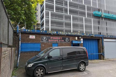 Property to rent, Unit 11 :: Crown Industrial