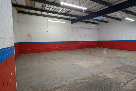 Property to rent, Unit 11 :: Crown Industrial